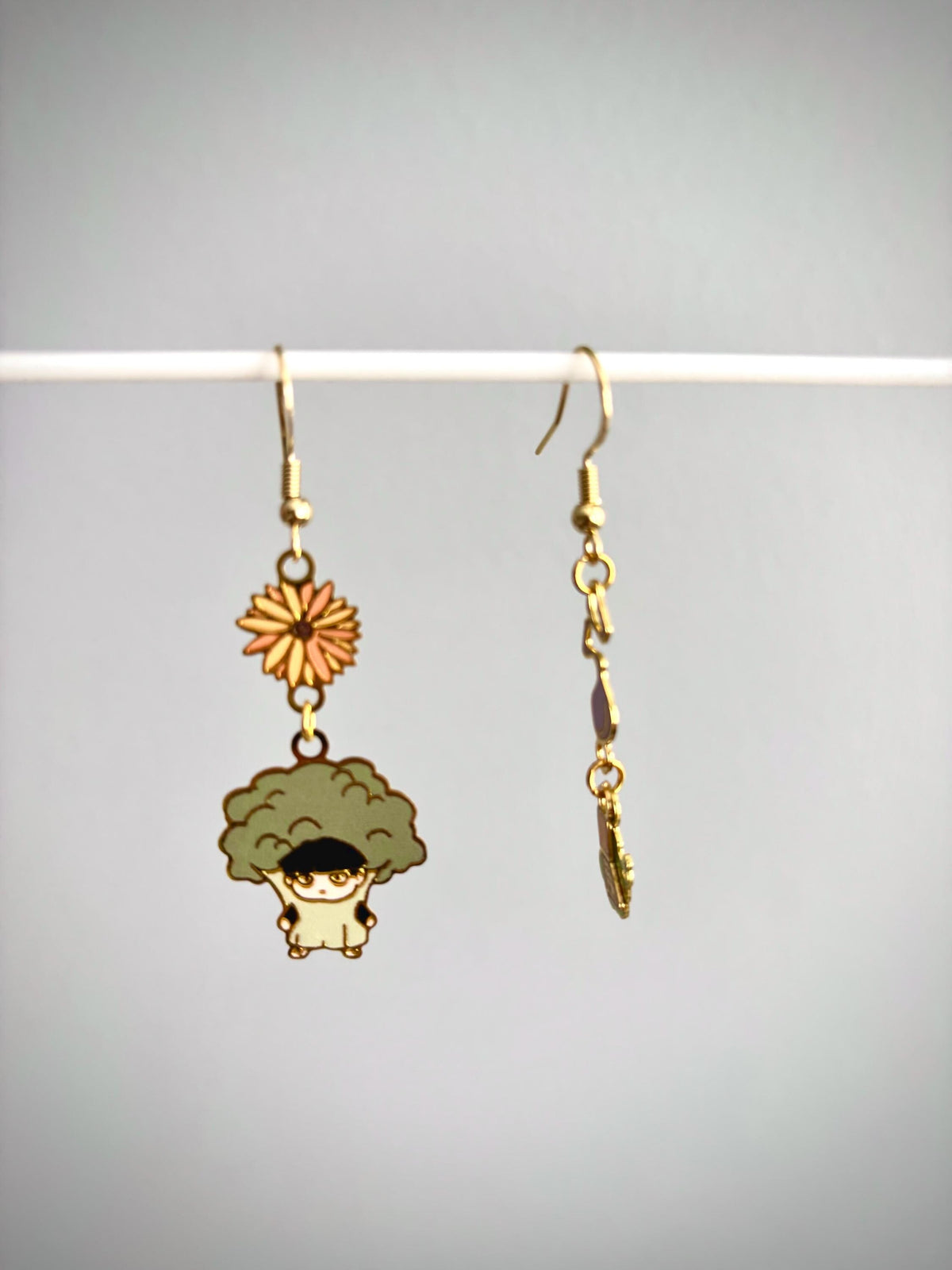 Mob inspired | dimple | Thin/light double-sided Enamel Earrings