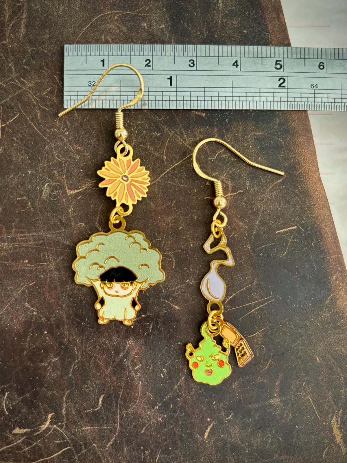 Mob inspired | dimple | Thin/light double-sided Enamel Earrings